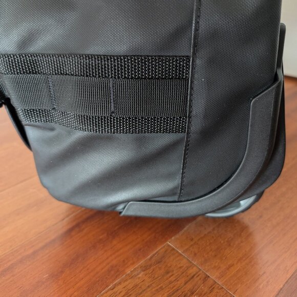 Eagle Creek Flatbed Carry-On Rollaboard 20" Wheeled Duffel, 38L - Picture 3 of 16